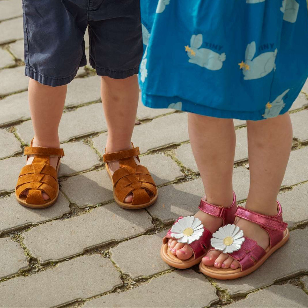 Sandaal Bisgaard Roos Bloem Velcro en Sandaal Pom d'Api camel