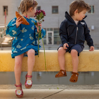 Sandaal Bisgaard Roos Bloem Velcro en Sandaal Pom d'Api Velcro Camel