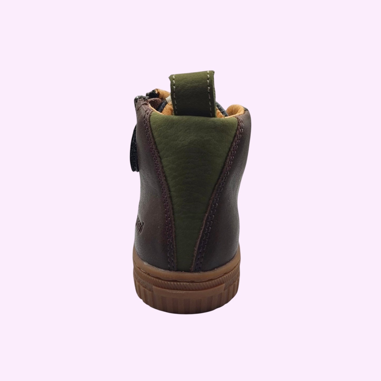 LOU kinderschoenen Bisgaard hoge bruine lederen sneaker met olijfgroen accent en stevige zool, achteraanzicht
