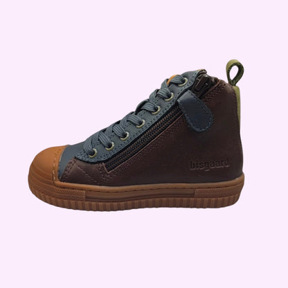 LOU kinderschoenen Bisgaard hoge bruine lederen sneakers met blauwe accenten, rubberen neus en ritssluiting