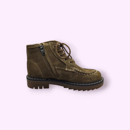 LOU kinderschoenen bruine suède enkellaarsjes voor kinderen met veters, ritssluiting en een stevige profielzool.