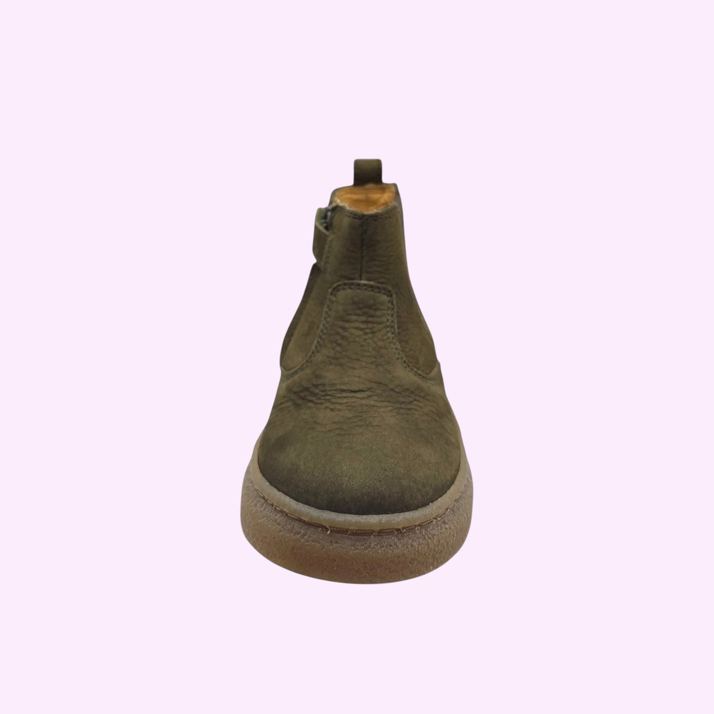 LOU kinderschoenen olijfgroene leren chelsea boots voor kinderen met een robuuste crèmekleurige zool en ritssluiting.