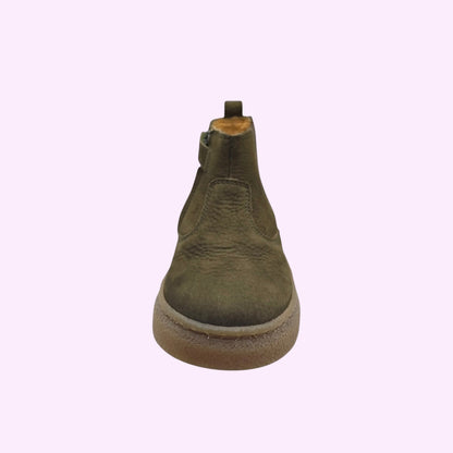 LOU kinderschoenen olijfgroene leren chelsea boots voor kinderen met een robuuste crèmekleurige zool en ritssluiting.
