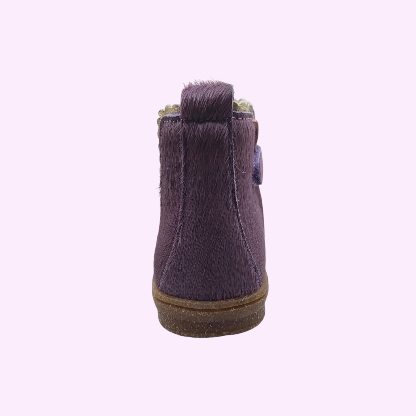 Achterkant van paarse LOU kinderschoenen enkellaarsjes met een zachte textuur en stevige bruine zool