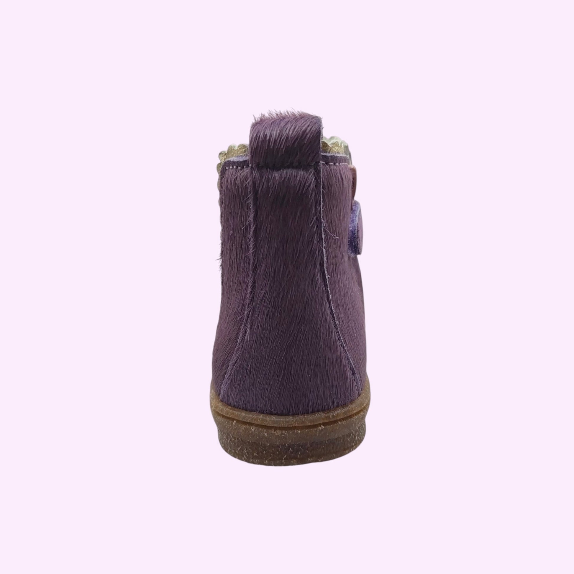 Achterkant van paarse LOU kinderschoenen enkellaarsjes met een zachte textuur en stevige bruine zool