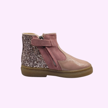 LOU kinderschoenen roze enkellaarsjes van lakleer en suède met glitterhiel en praktische ritssluiting aan de zijkant.