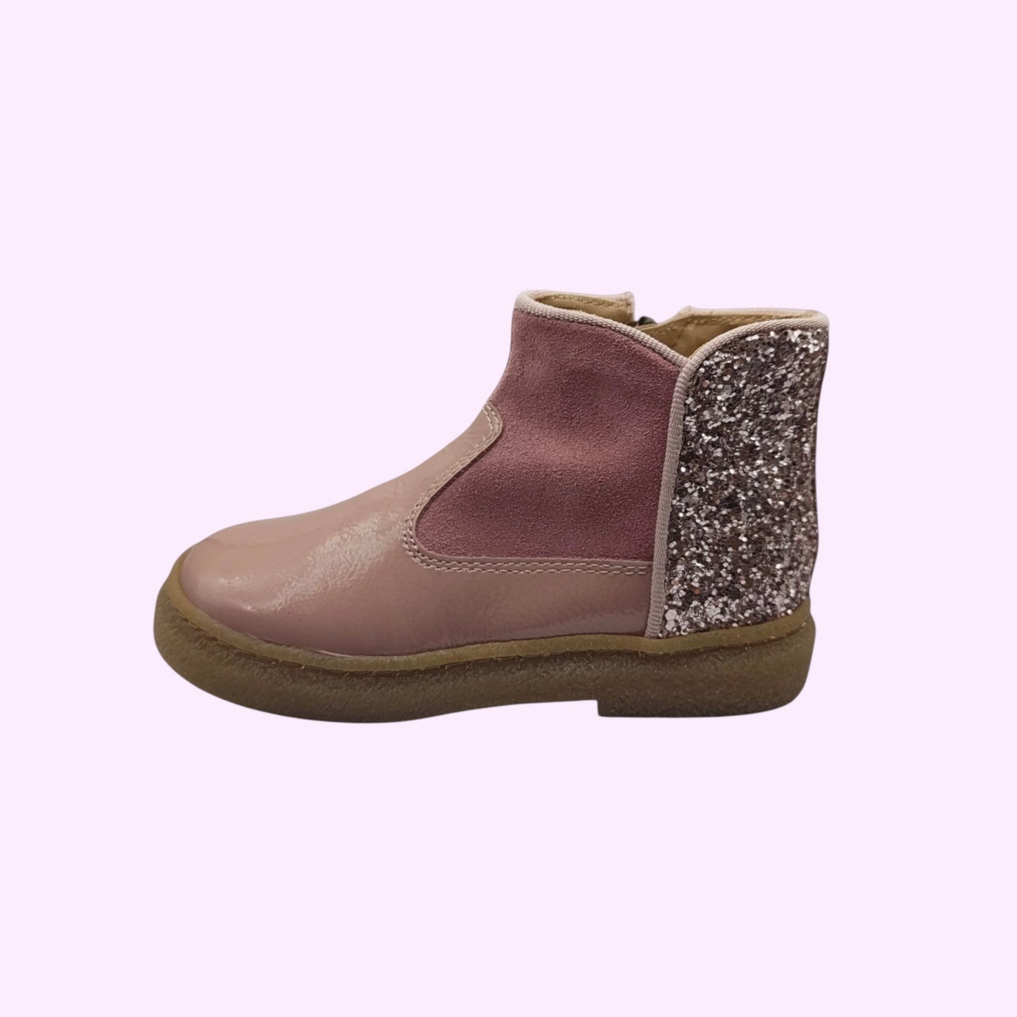 LOU kinderschoenen roze enkellaarsjes van lakleer en suède met glitterdetail op de hiel en een flexibele zool.
