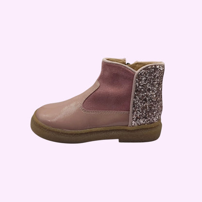 LOU kinderschoenen roze enkellaarsjes van lakleer en suède met glitterdetail op de hiel en een flexibele zool.